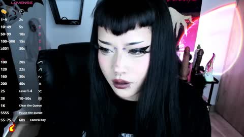 Snapshot of cristal_kosh chatting on 11/02/25, 05:48 Cris online show from 11/02/25, 05:48