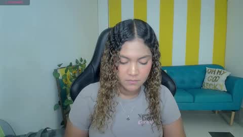 Snapshot of cristal_war chatting on 11/03/25, 11:04 Cristal online show from 11/03/25, 11:04