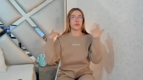 cristalevans_vc online show from 10/02/25, 06:09