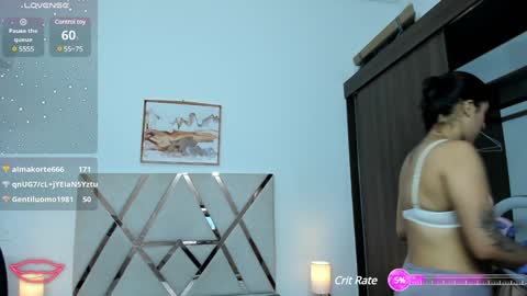 Snapshot of cristalmunez chatting on 12/08/24, 01:35 cristal online show from 12/08/24, 01:35