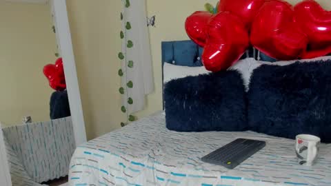Snapshot of cristalwalker__ chatting on 03/07/25, 12:34 cristal walker online show from 03/07/25, 12:34