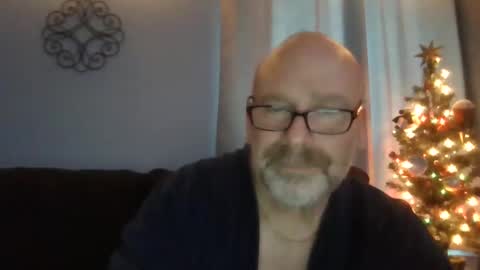 Snapshot of cruising_guy chatting on 12/31/24, 09:28 fun guy online show from 12/31/24, 09:28