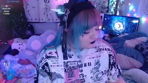 Snapshot of crystal_galaxy chatting on 01/27/25, 10:38 online show from 01/27/25, 10:38