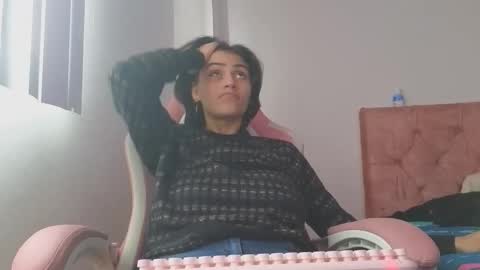 Snapshot of crystal_starx chatting on 10/17/25, 03:58 Crystal Blaze online show from 10/17/25, 03:58