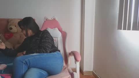 Snapshot of crystal_starx chatting on 10/29/25, 01:24 Crystal Blaze online show from 10/29/25, 01:24