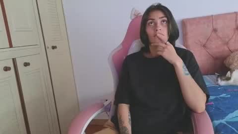 Snapshot of crystal_starx chatting on 10/30/25, 06:08 Crystal Blaze online show from 10/30/25, 06:08