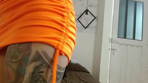 Snapshot of crystalblazee chatting on 11/20/25, 05:23 crystalblazee online show from 11/20/25, 05:23