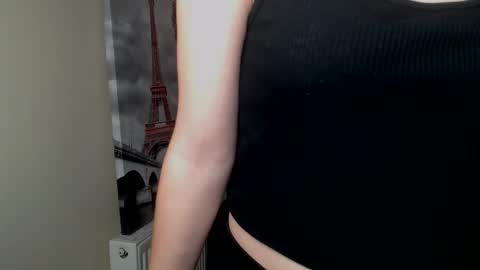 Snapshot of crystalgirl__ chatting on 10/06/25, 06:11 Stella online show from 10/06/25, 06:11