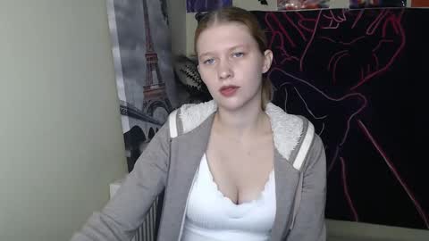 Snapshot of crystalgirl__ chatting on 10/11/25, 06:28 Stella online show from 10/11/25, 06:28