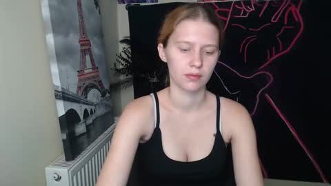 Snapshot of crystalgirl__ chatting on 10/24/25, 06:59 Stella online show from 10/24/25, 06:59