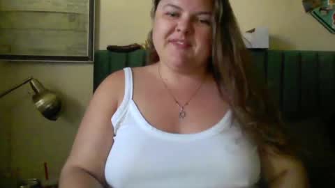 Snapshot of crystalizzzee chatting on 09/16/25, 04:19 Herekittykitty69 online show from 09/16/25, 04:19
