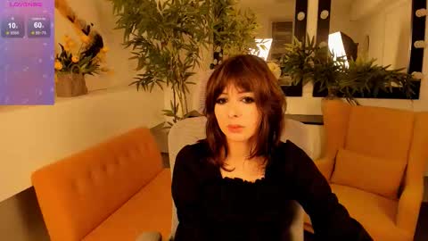 Snapshot of crystallbloom chatting on 09/19/25, 01:29 crystallbloom online show from 09/19/25, 01:29