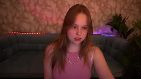 crystallpaws_ online show from 10/13/25, 07:14