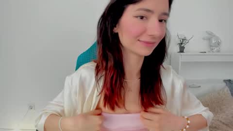 Snapshot of crystalnut chatting on 11/16/25, 03:01 Maria online show from 11/16/25, 03:01