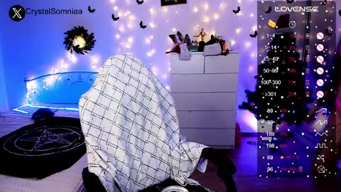 Sasha    Make me moan with patterns   good music here  online show from 12/23/24, 01:29