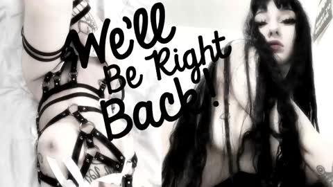 Sasha    Make me moan with patterns   good music here  online show from 10/21/25, 12:17