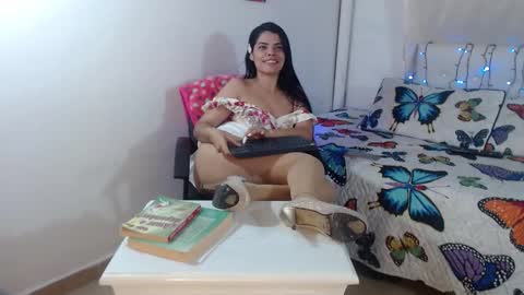 Snapshot of crystalvans chatting on 03/06/25, 04:30 Cristal online show from 03/06/25, 04:30