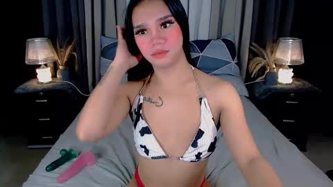 Snapshot of crytastal_lust1212 chatting on 09/29/25, 08:52 bea takashi online show from 09/29/25, 08:52