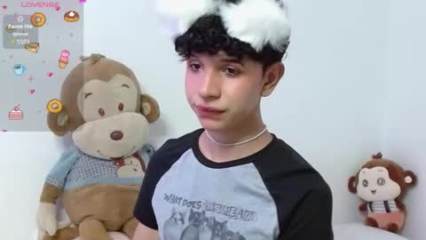 Cuddly online show from 10/20/25, 04:24