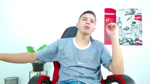 cumandres online show from 10/08/25, 02:14