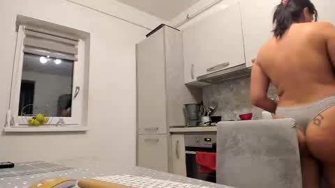 maria  alex online show from 10/26/25, 10:47