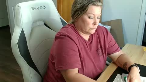 Snapshot of curiouscouple3143 chatting on 02/04/25, 07:33 curious couple online show from 02/04/25, 07:33