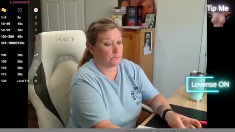 Snapshot of curiouscouple3143 chatting on 02/25/25, 03:38 curious couple online show from 02/25/25, 03:38