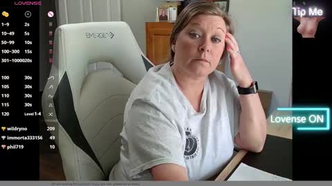 Snapshot of curiouscouple3143 chatting on 02/26/25, 06:43 curious couple online show from 02/26/25, 06:43