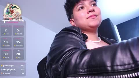 Snapshot of curly_cam_queen chatting on 12/22/24, 07:54 Bruna online show from 12/22/24, 07:54