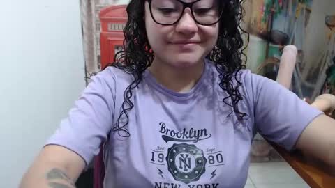 Snapshot of curly_greeneyed chatting on 10/16/25, 09:05 Vannesa online show from 10/16/25, 09:05