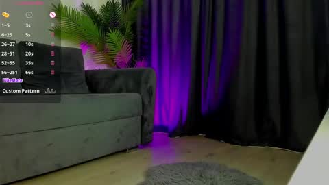 Snapshot of curlyanto chatting on 03/12/25, 05:35 Antonia online show from 03/12/25, 05:35