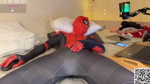 Snapshot of curlyboyy_ chatting on 01/13/25, 05:44 Mike pvt is open online show from 01/13/25, 05:44