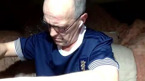 curvelover1977 online show from 11/11/25, 10:10