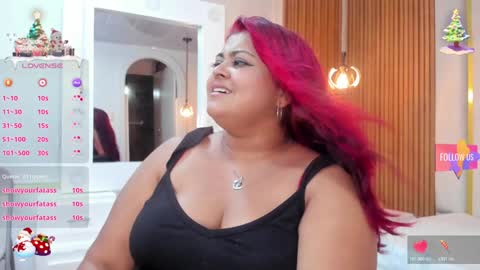 Snapshot of curvy_beauty_ chatting on 12/11/24, 05:37 Hanna online show from 12/11/24, 05:37