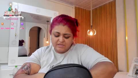 Snapshot of curvy_beauty_ chatting on 12/15/24, 11:23 Hanna online show from 12/15/24, 11:23