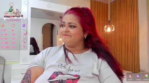 Snapshot of curvy_beauty_ chatting on 12/15/24, 02:27 Hanna online show from 12/15/24, 02:27