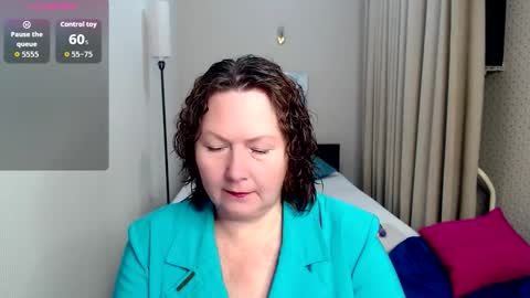 Snapshot of curvy_girlz chatting on 10/05/25, 04:38 curvy_girlz online show from 10/05/25, 04:38