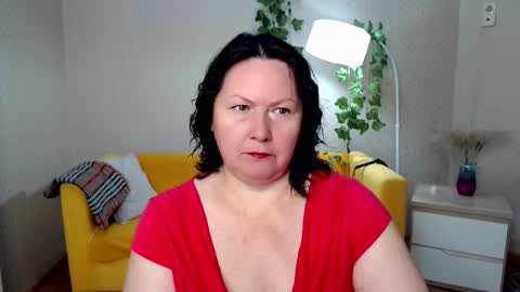 Snapshot of curvy_girlz chatting on 11/18/25, 04:22 curvy_girlz online show from 11/18/25, 04:22