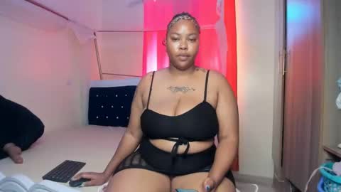 Snapshot of curvy_latoya chatting on 02/26/25, 11:09 Curvy Latoya online show from 02/26/25, 11:09