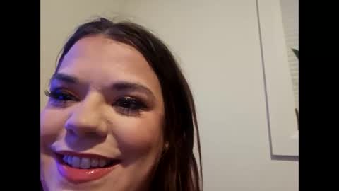 Snapshot of curvyandthic chatting on 10/27/25, 06:17 Curvyandthic online show from 10/27/25, 06:17