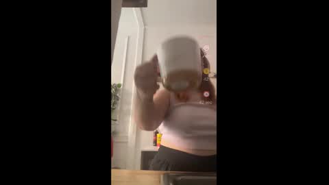 Snapshot of curvycate127 chatting on 01/26/25, 03:36 Cate online show from 01/26/25, 03:36