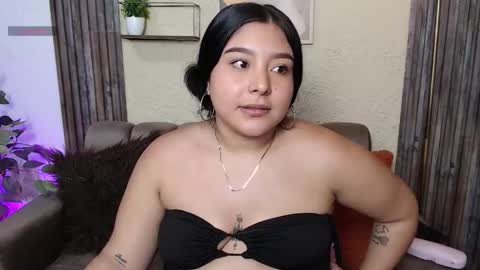 Snapshot of curvydelicios_zoe chatting on 10/17/25, 03:20 Zoe online show from 10/17/25, 03:20