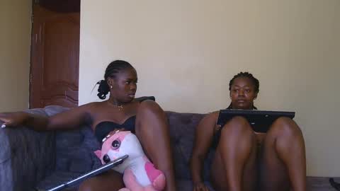 Snapshot of curvyebony1 chatting on 02/08/25, 06:43 curtis online show from 02/08/25, 06:43