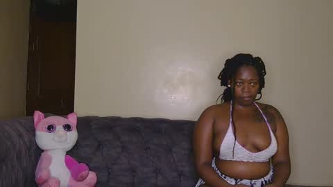 Snapshot of curvyebony1 chatting on 02/12/25, 02:35 curtis online show from 02/12/25, 02:35