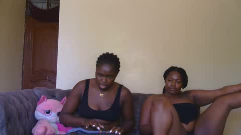 Snapshot of curvyebony1 chatting on 02/13/25, 12:54 curtis online show from 02/13/25, 12:54