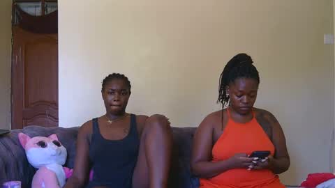 Snapshot of curvyebony1 chatting on 02/14/25, 12:25 curtis online show from 02/14/25, 12:25