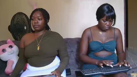 Snapshot of curvyebony1 chatting on 02/16/25, 11:59 curtis online show from 02/16/25, 11:59