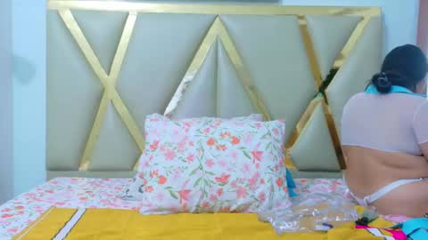 Snapshot of curvylittleelaine_ chatting on 09/30/25, 12:43 Elaine online show from 09/30/25, 12:43