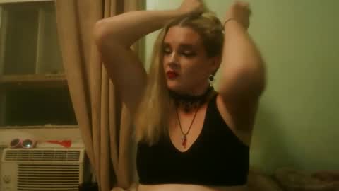 Snapshot of curvymom2025 chatting on 10/08/25, 01:03 curvymom2025 online show from 10/08/25, 01:03