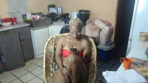 Snapshot of curvypear76x chatting on 12/06/24, 07:12 curvypear76x online show from 12/06/24, 07:12